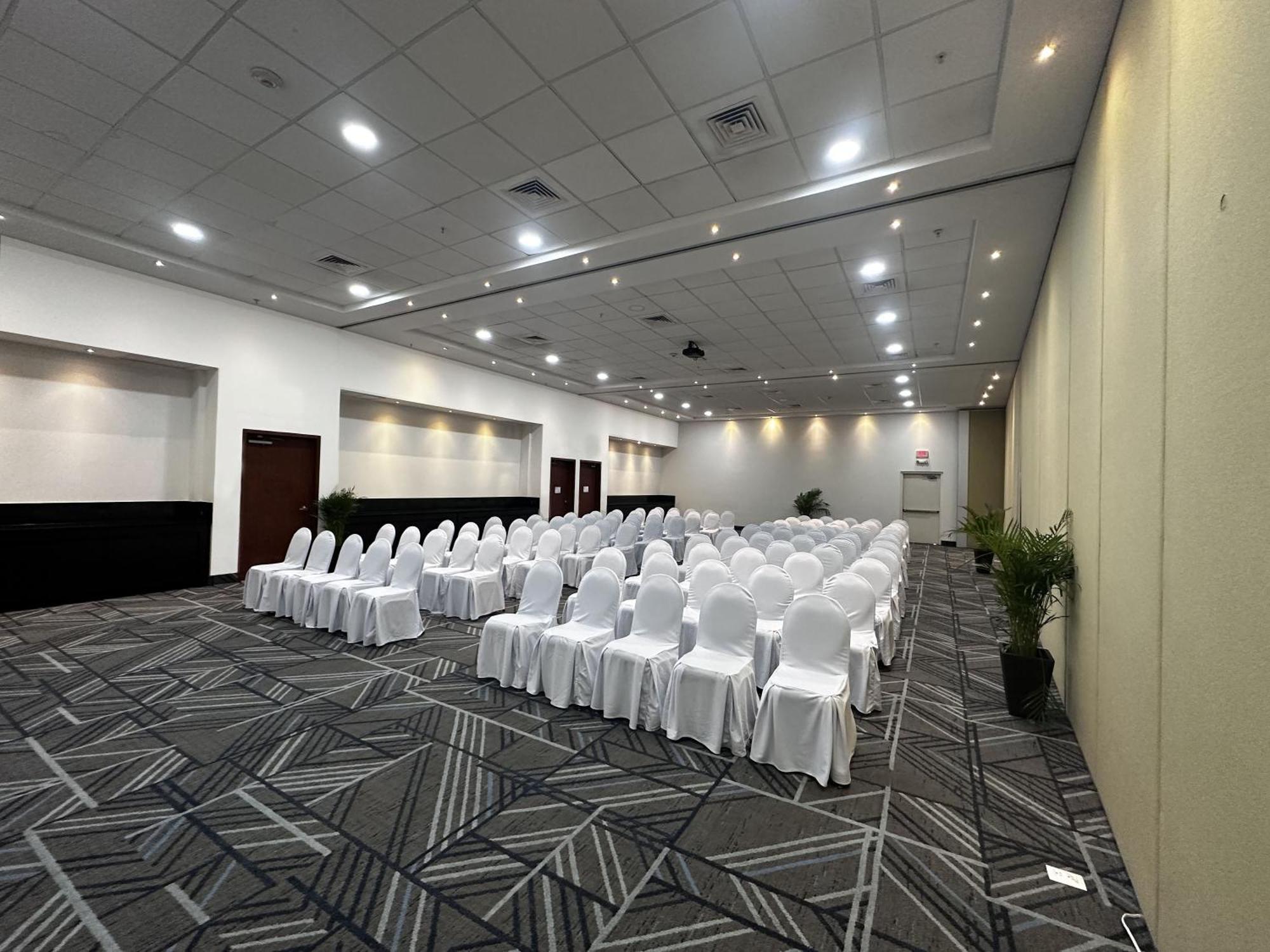 Holiday Inn Express Merida By Ihg Экстерьер фото