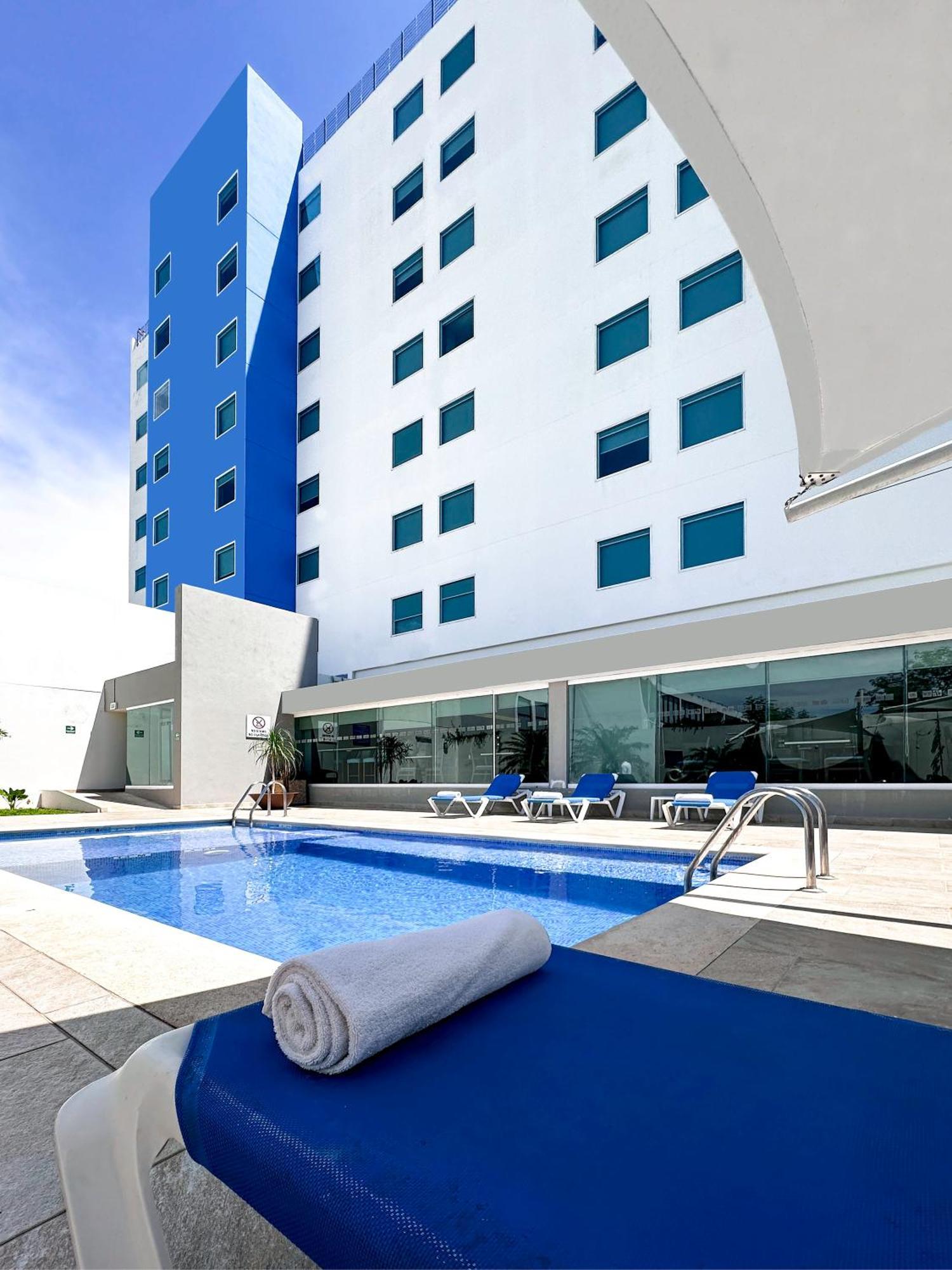 Holiday Inn Express Merida By Ihg Экстерьер фото