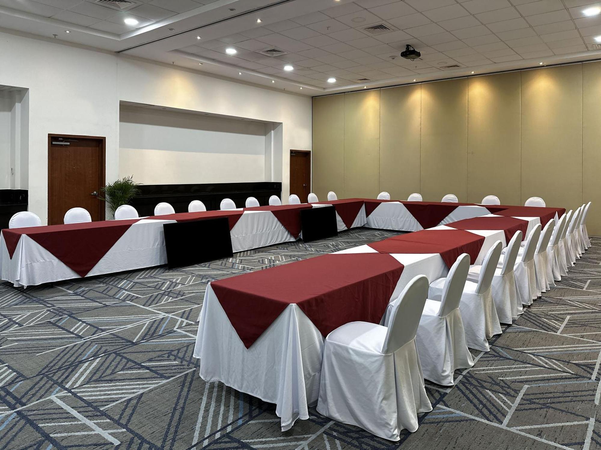 Holiday Inn Express Merida By Ihg Экстерьер фото