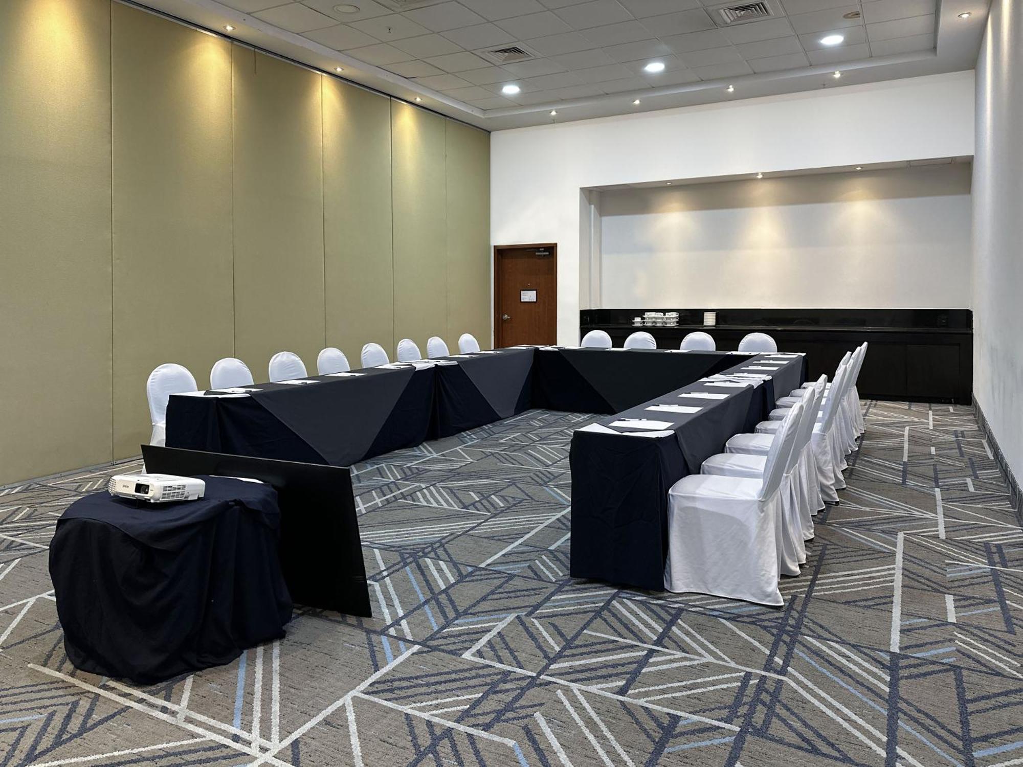 Holiday Inn Express Merida By Ihg Экстерьер фото