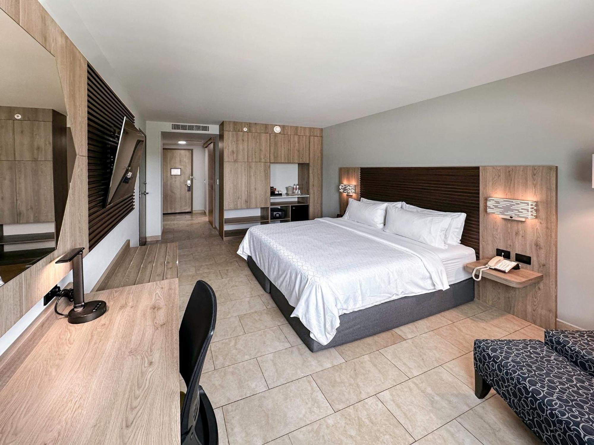 Holiday Inn Express Merida By Ihg Экстерьер фото